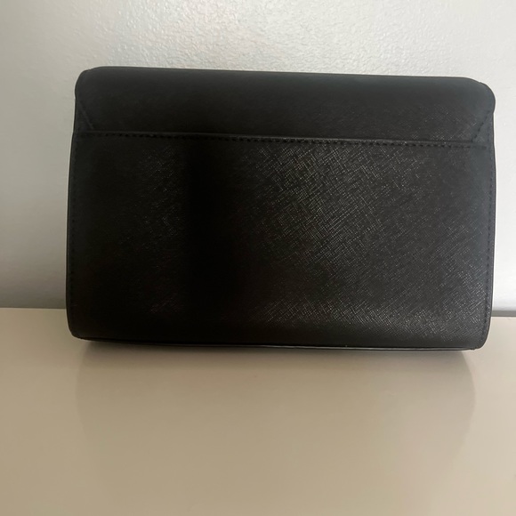 Tory Burch Crossbody with matching wallet.. - Picture 2 of 4